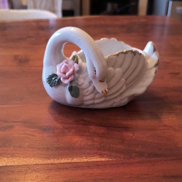 Vintage Elegant Ceramic Swan Trinket Dish. Great Condition - Picture 1 of 3